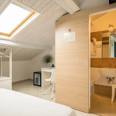 Civico 64 In Mansarda Palmi