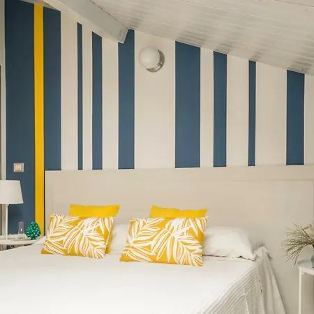 B&B Civico 64 In Mansarda 3*