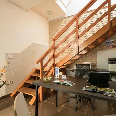 Civico 64 In Mansarda 팔미