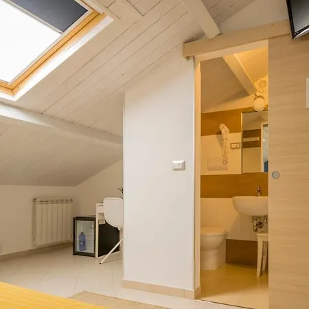 B&B Civico 64 In Mansarda 팔미