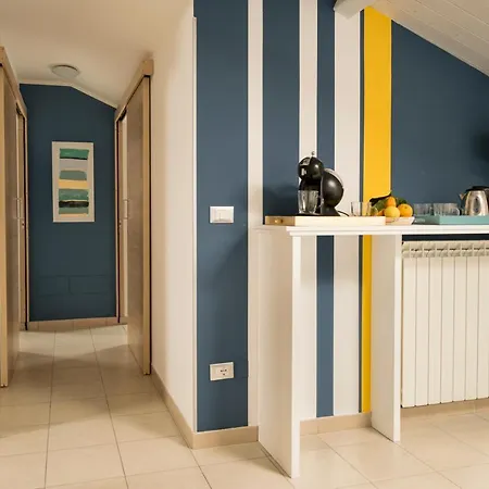 Civico 64 In Mansarda 팔미