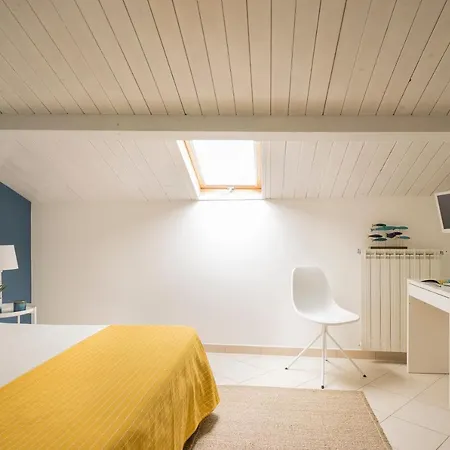 Civico 64 In Mansarda Palmi