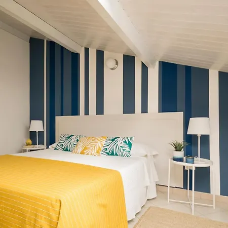 Civico 64 In Mansarda 팔미