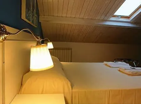 Civico 64 In Mansarda 팔미