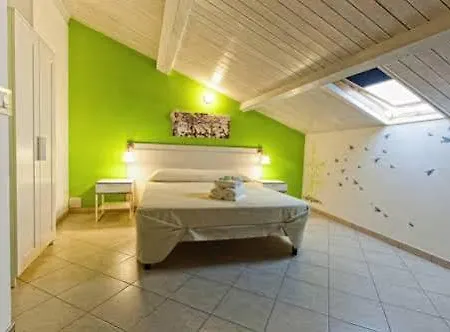 B&B Civico 64 In Mansarda 팔미