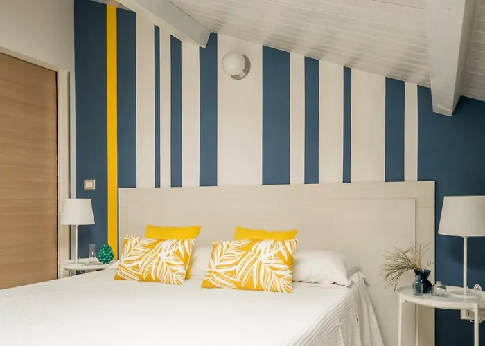 לינה וארוחת בוקר Civico 64 In Mansarda 3*