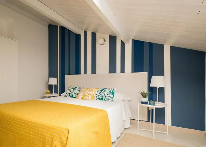 Civico 64 In Mansarda Palmi