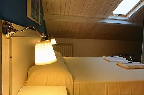 Civico 64 In Mansarda פאלמי